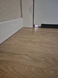 Trou dans la porte d'entrée
