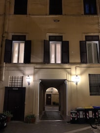 View from the street to the hotel