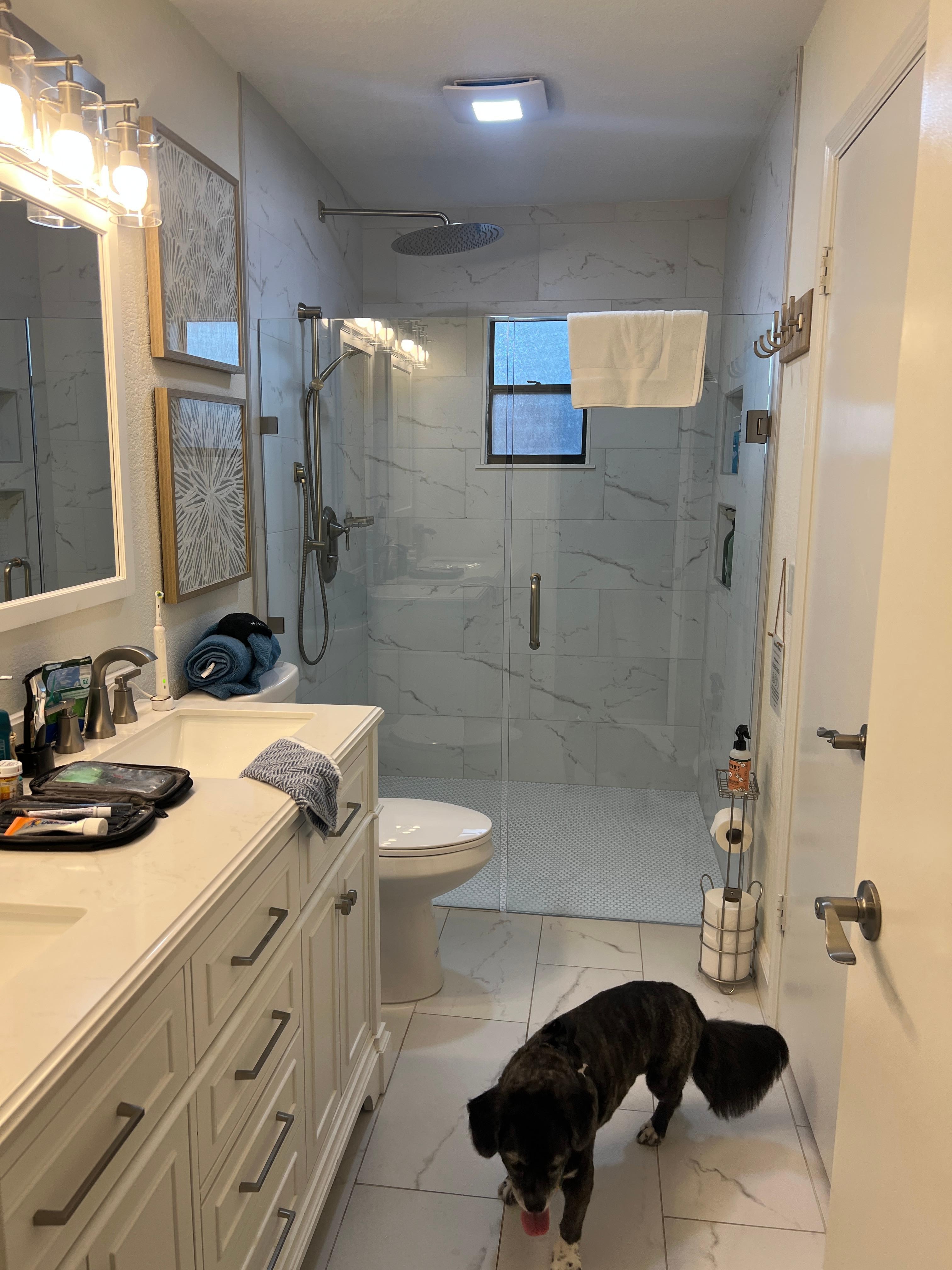 Extra large shower & awesome rain shower overhead shower. 