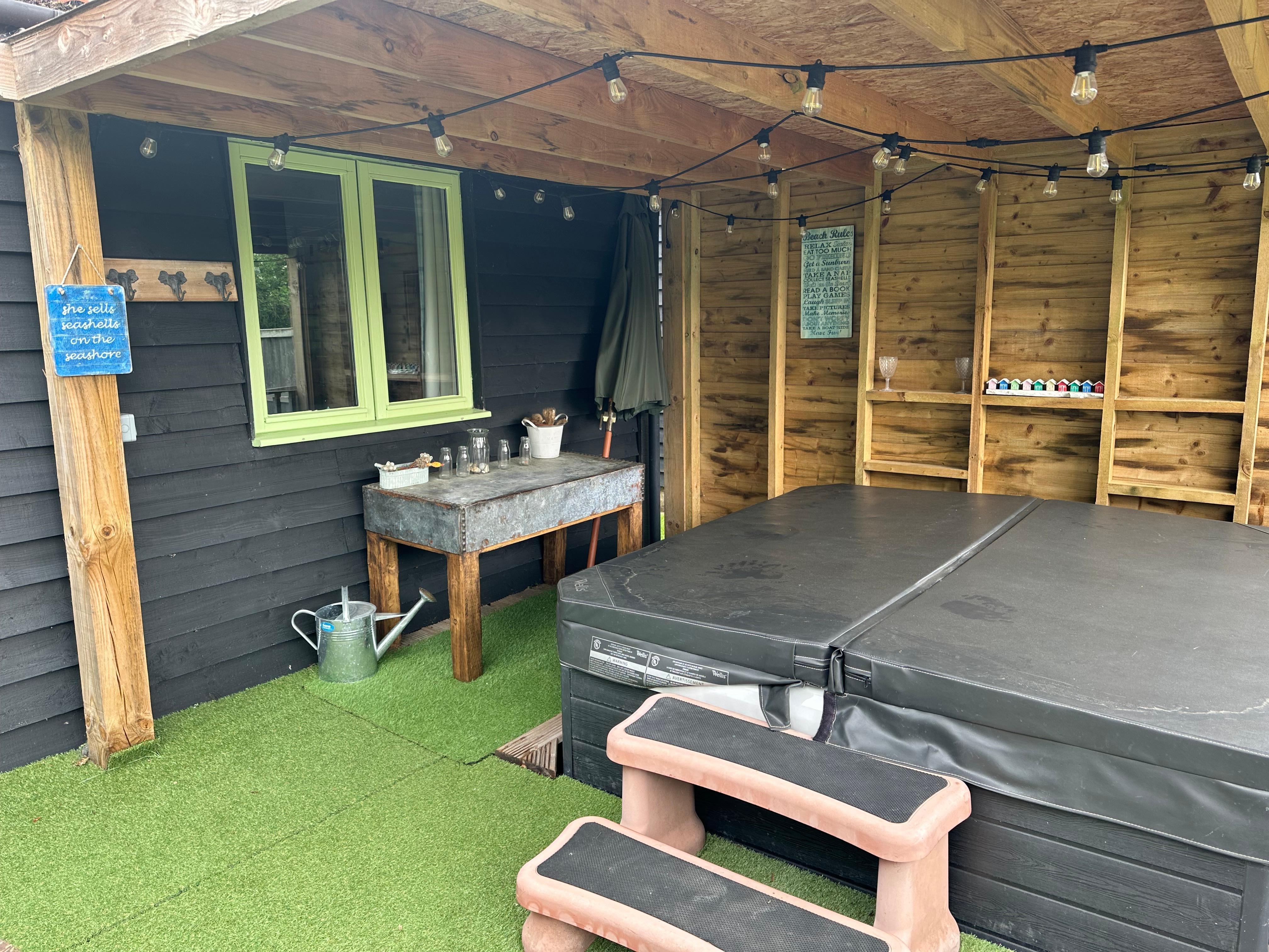 Hot tub and outside area 