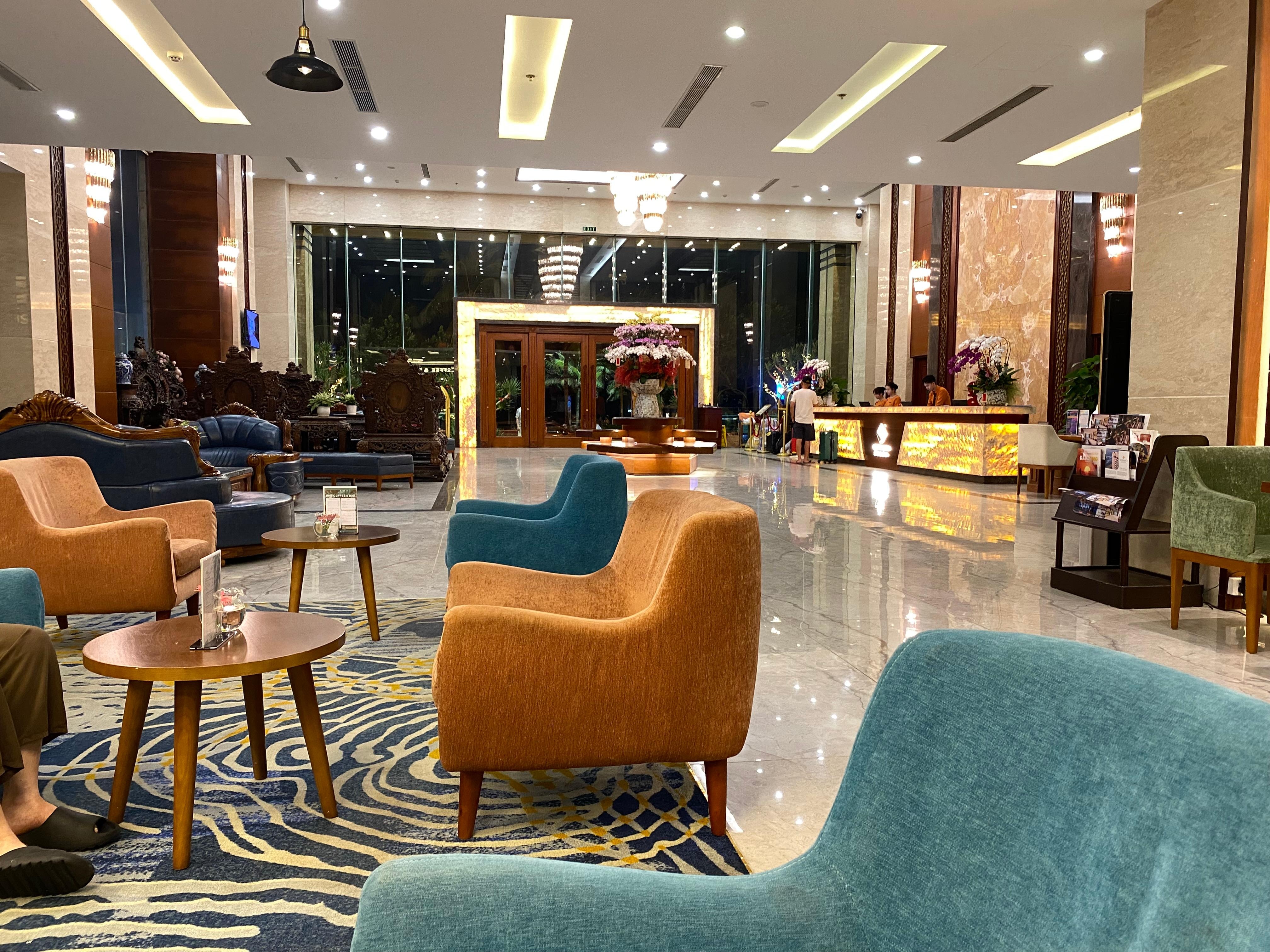 フロントのフロアにカフェがありメニューも豊富です。