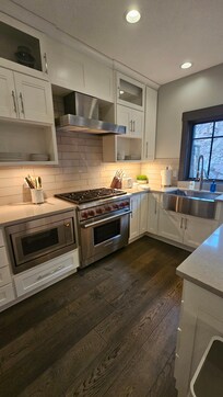 High end Wolf/SubZero appliances.