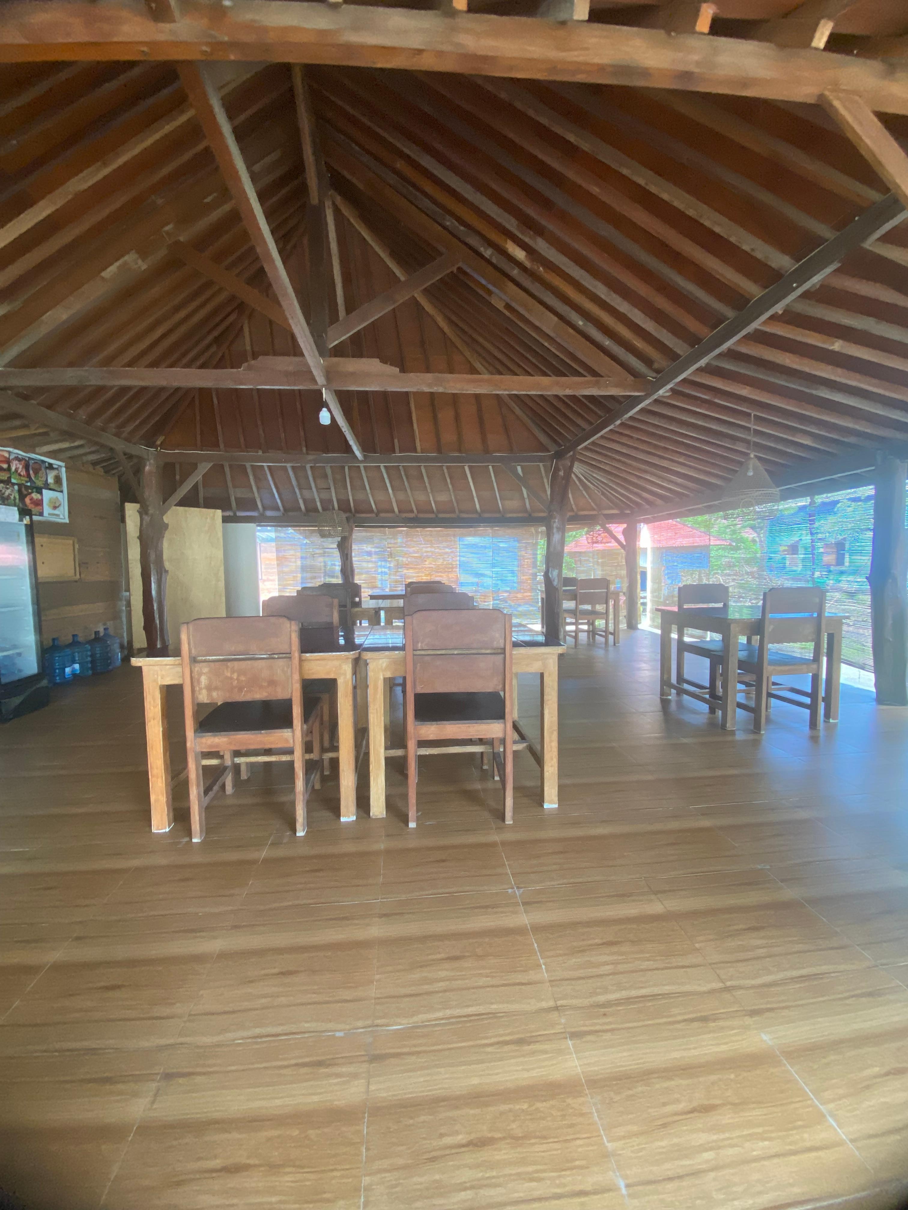 Réception -salle de petit déjeuner 