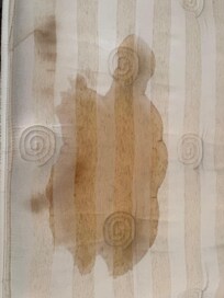 brauner Fleck auf der Matratze