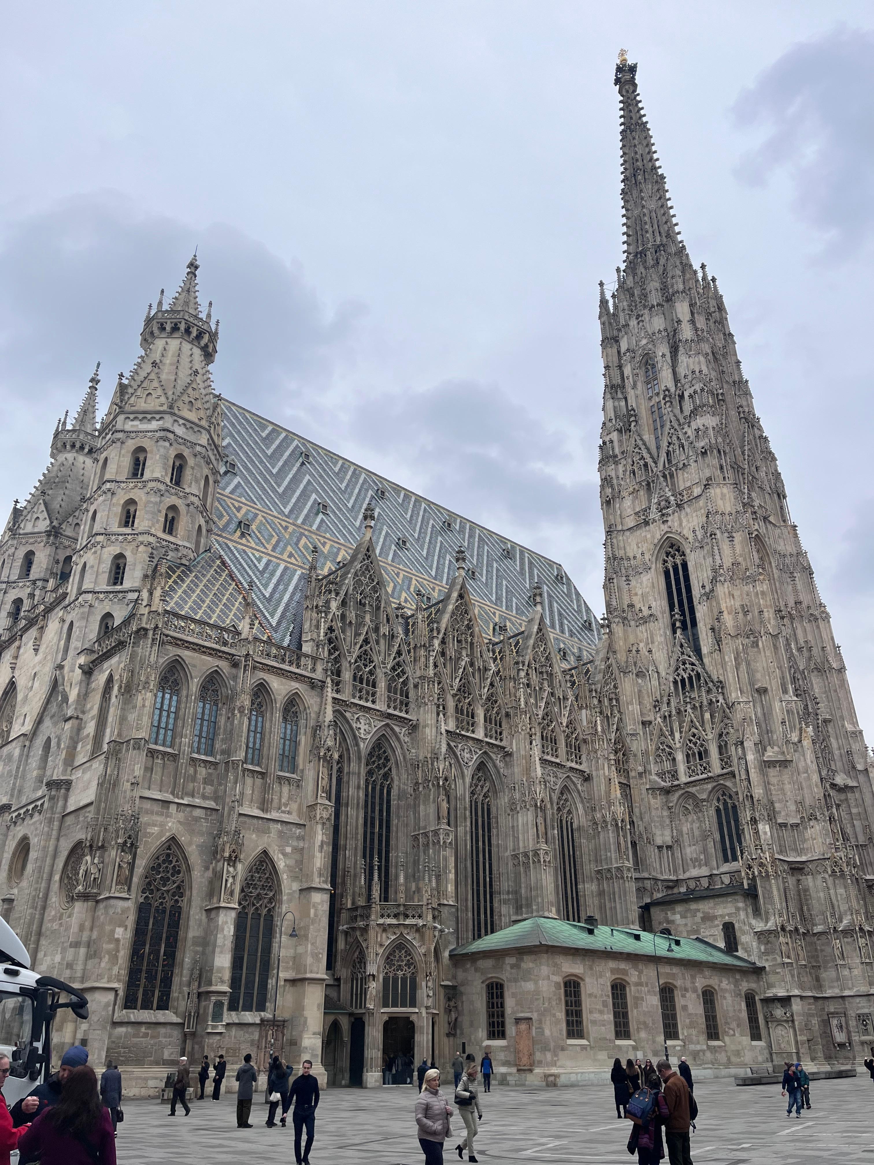 Walking distance to Saint Sthephen’s Cathedral 