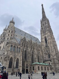 Walking distance to Saint Sthephen’s Cathedral