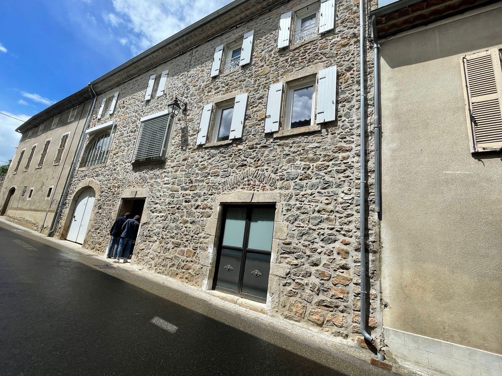 Accès direct dans le village
