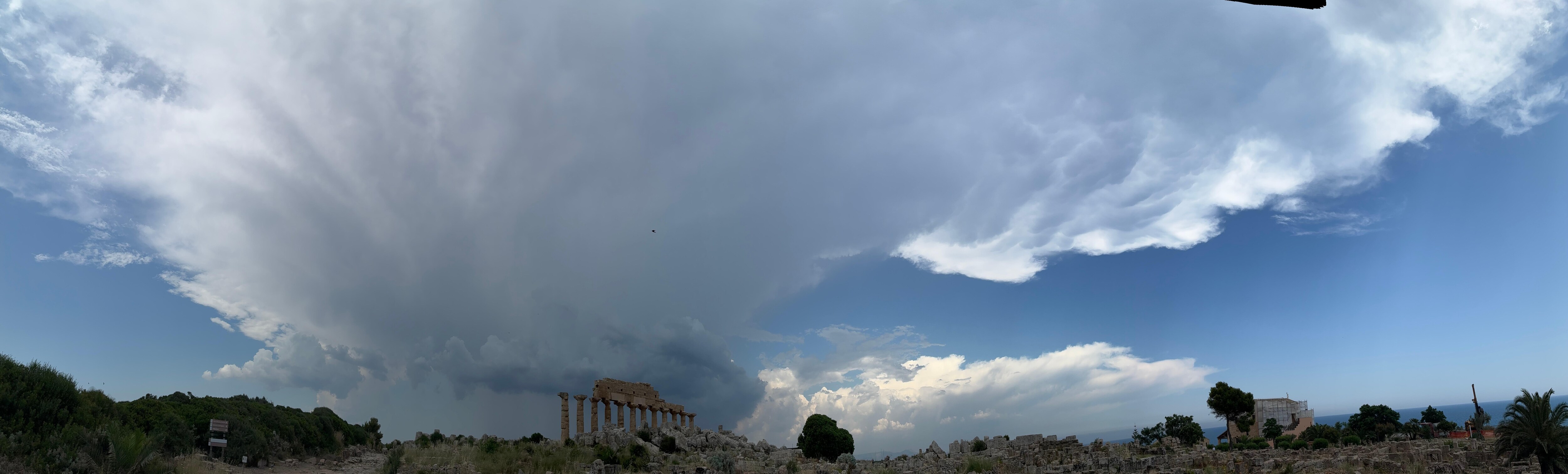 Tempelanlage - Gewitter 