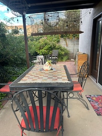 Lovely for evening cocktails and breakfast.