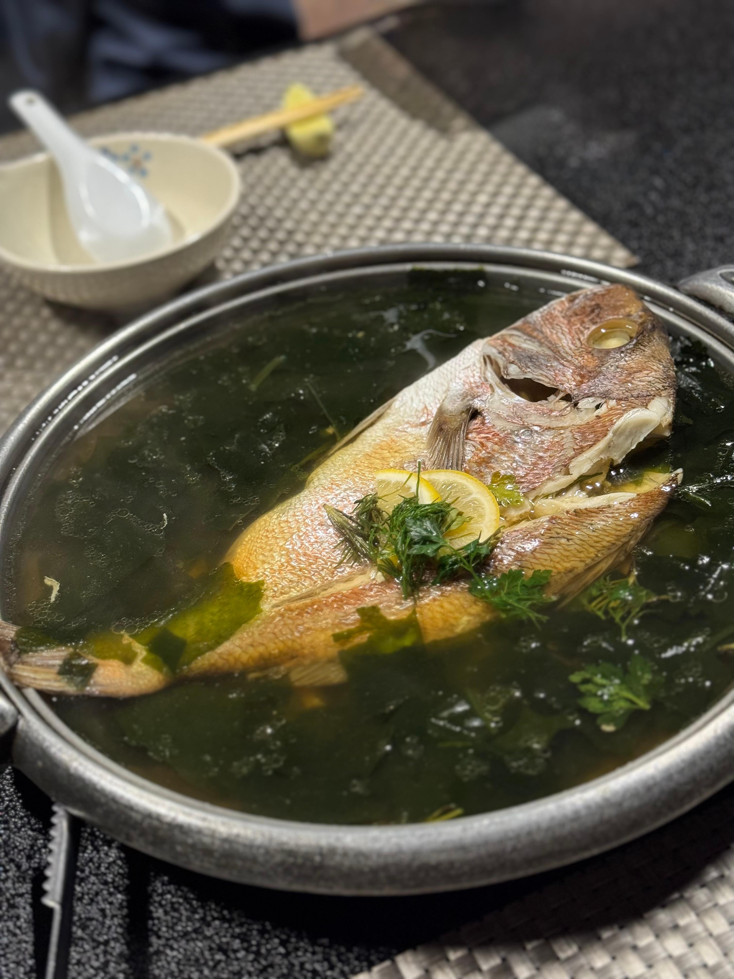 鯛丸ごとの蒸し物、美味！