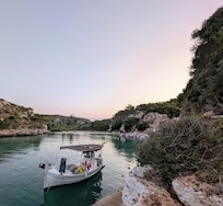 Cala es canutells au lever du jour