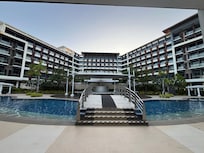 プールサイドから