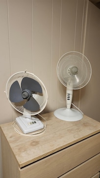 Fans with no covers, a nice addition for the littlw children to play with