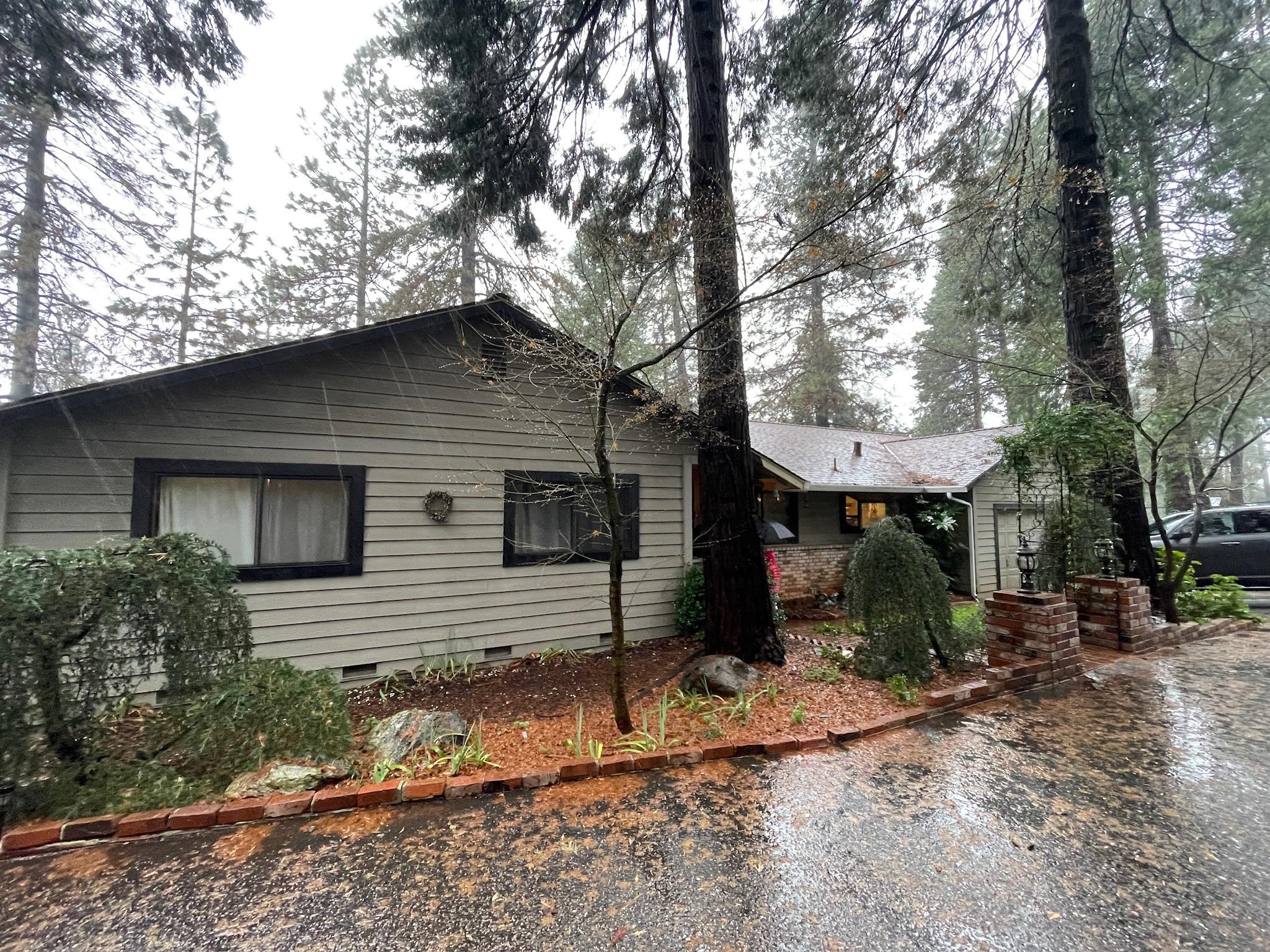 outside view of the house, ample parking