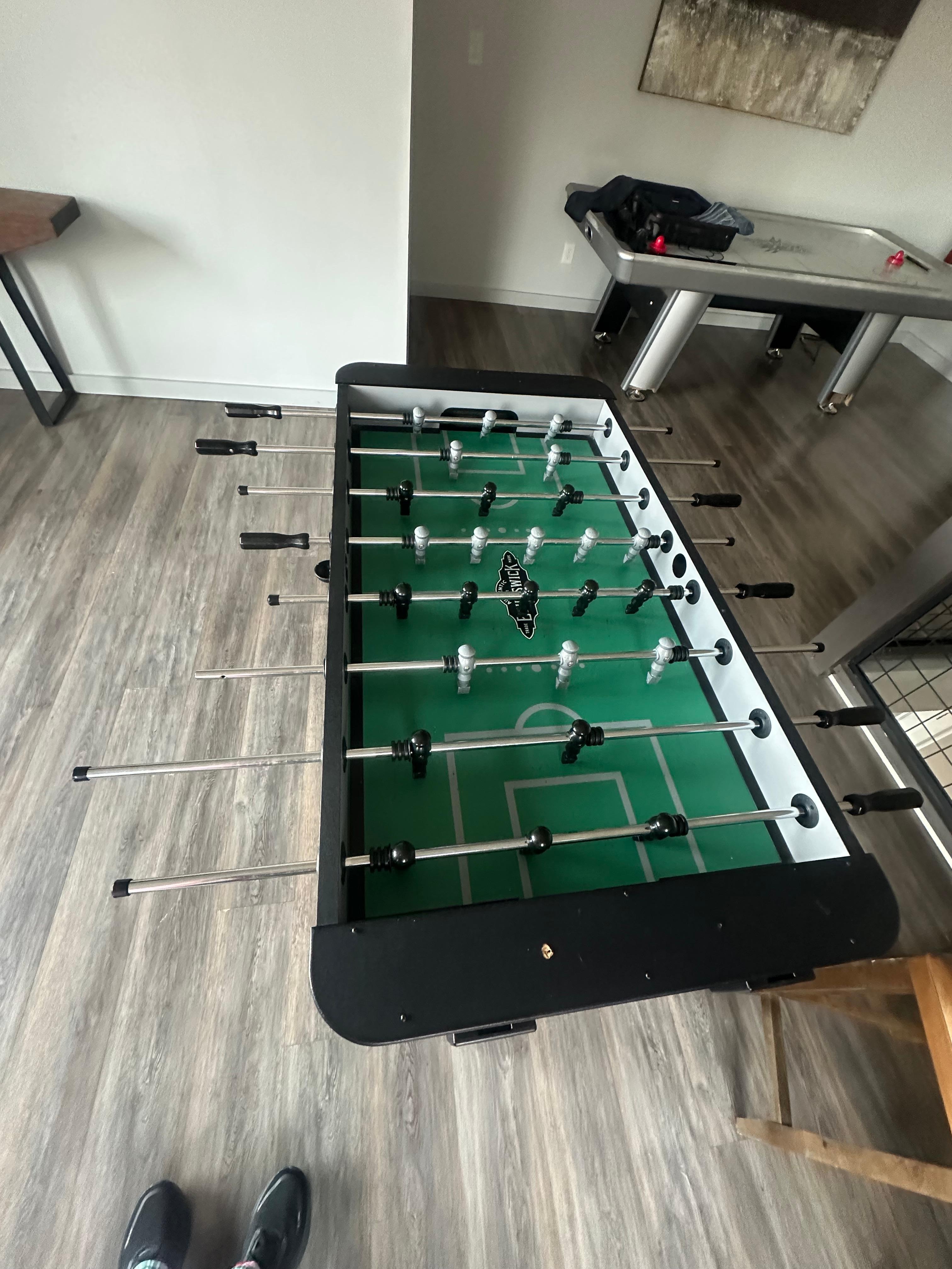 Handle grip missing on fuzzball table and it doesn’t send the ball back out when it goes down into the table. 