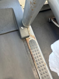 Rusty and non functioning equipment in gym