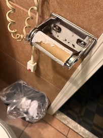 No toilet paper. Trash from previous guest