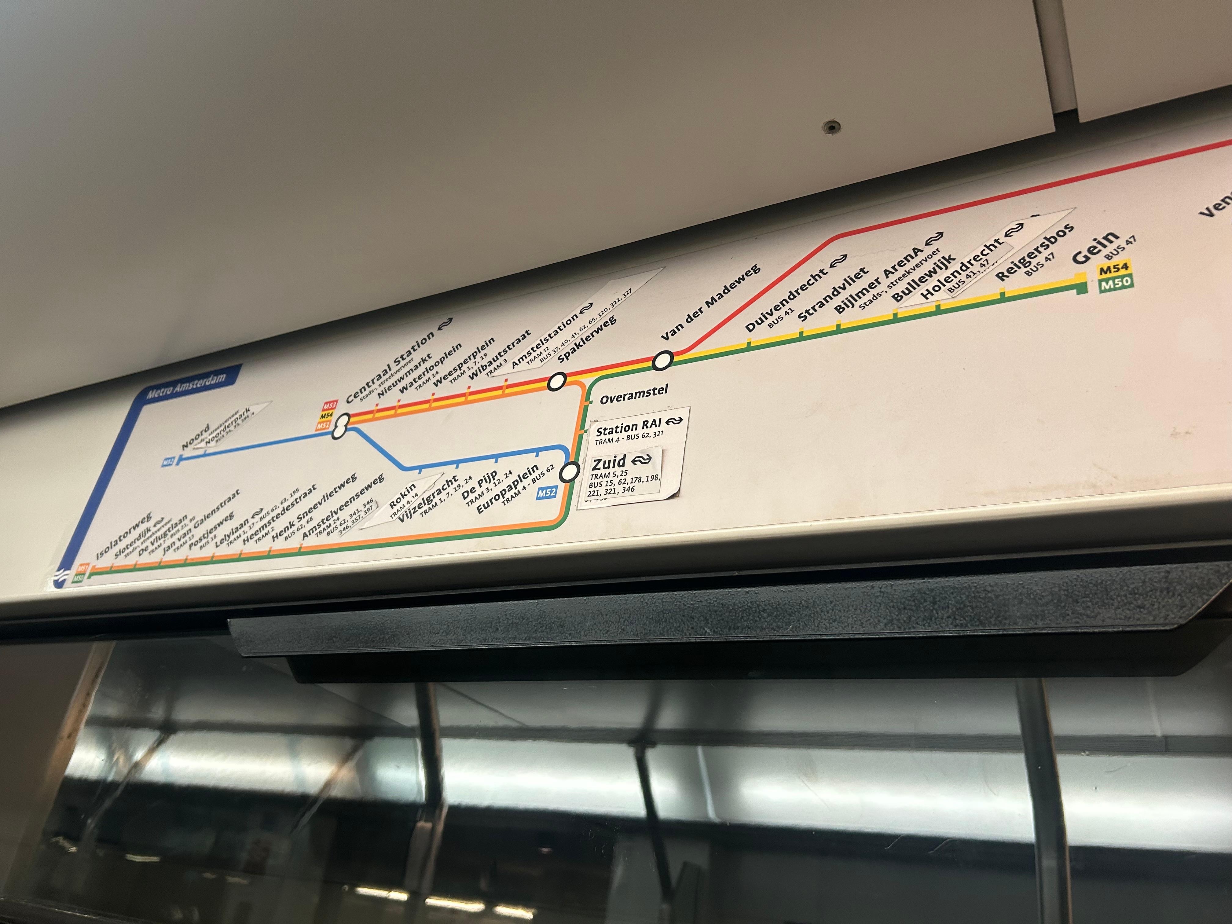 Train stops , eaasy access n close to the hotel 🚶‍➡️🏃🏻‍♀️‍➡️