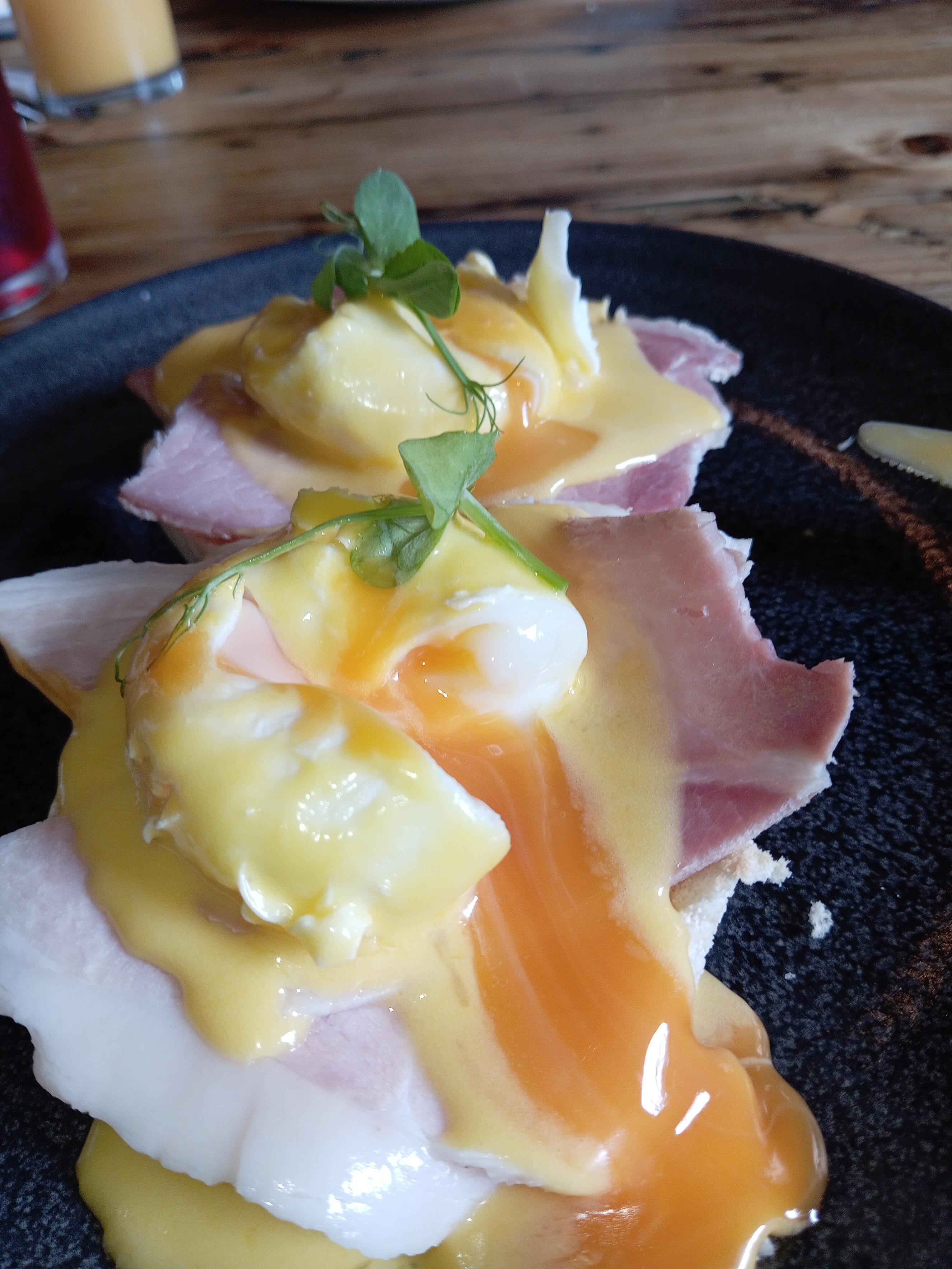 Eggs Benedict