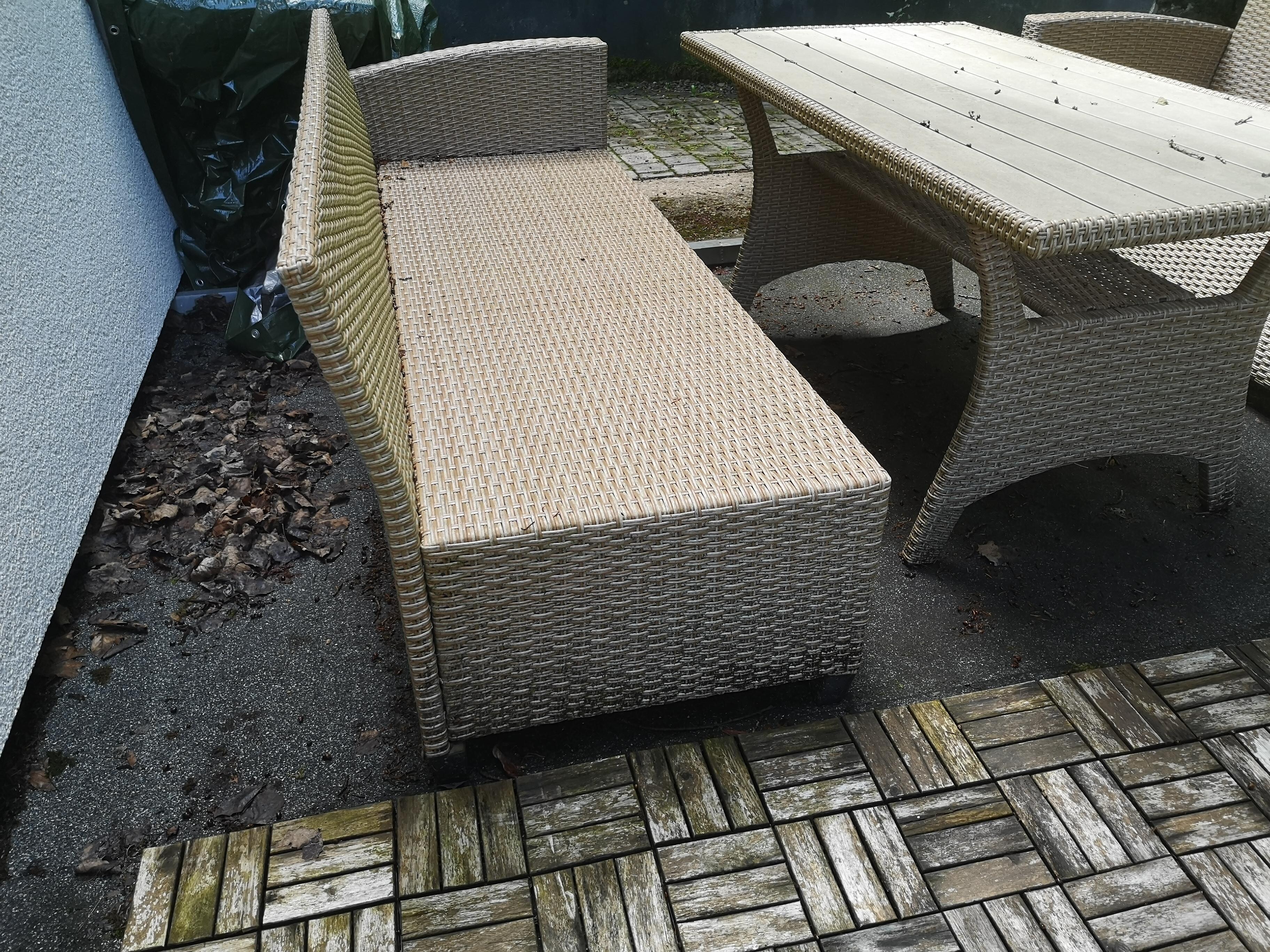 seitliche Terrasse 