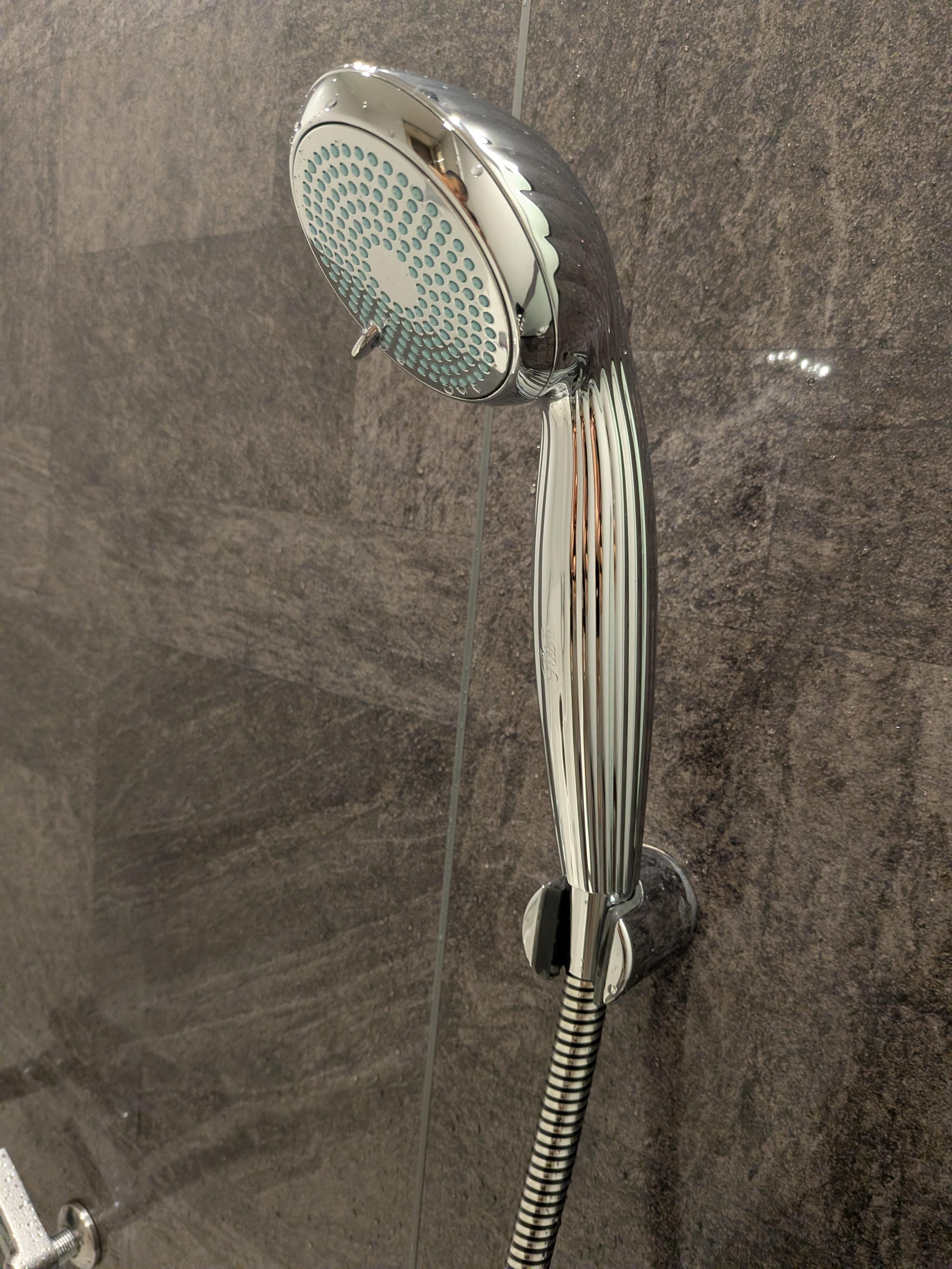 リフェのシャワーヘッドとても気持ちが良かったです。