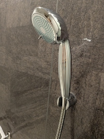 リフェのシャワーヘッドとても気持ちが良かったです。