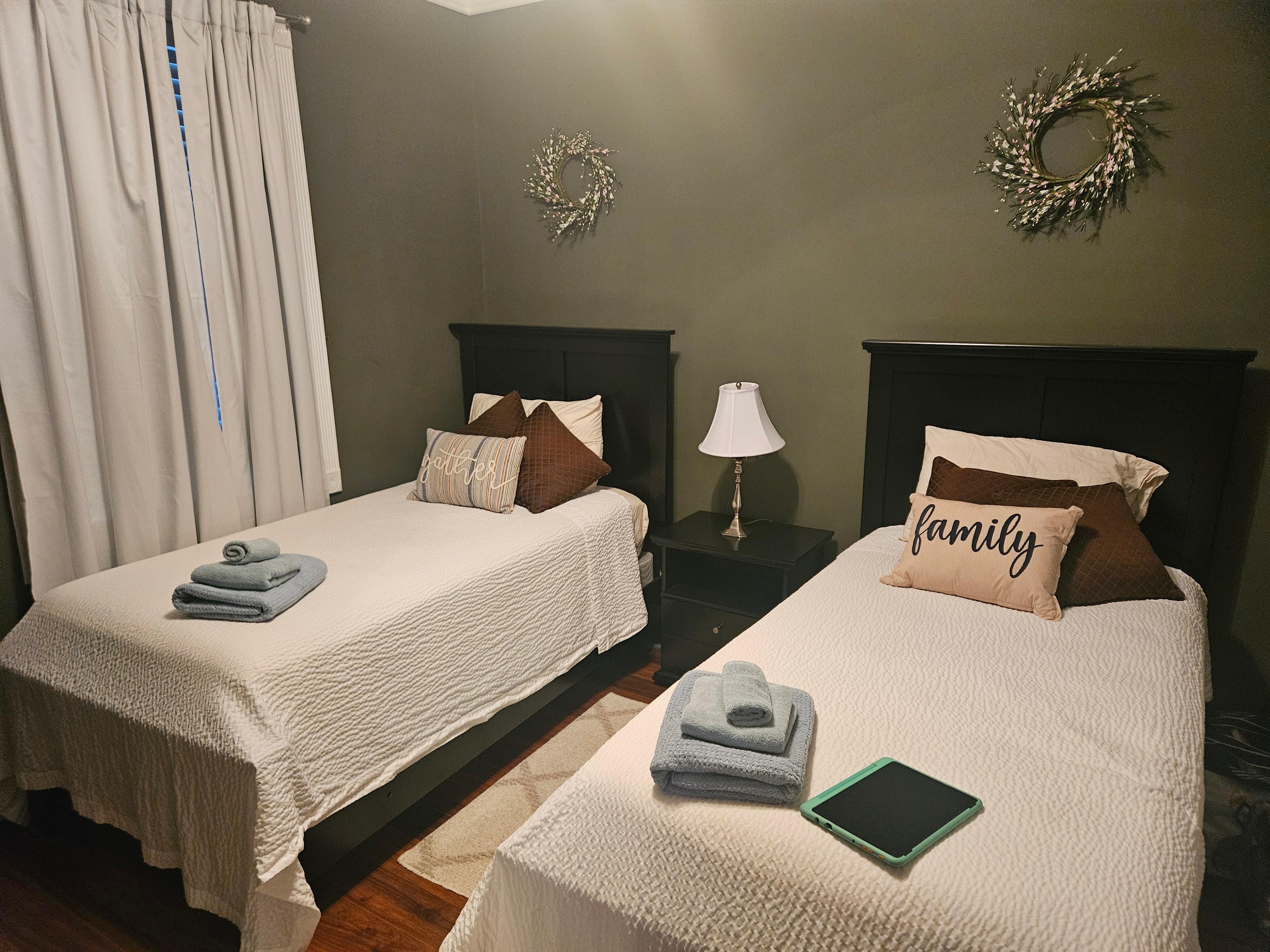 Second bedroom... very clean and comfortable as well. 