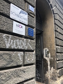La entrada al edificio
Por cierto, no hay ascensor pero son pocas escaleras