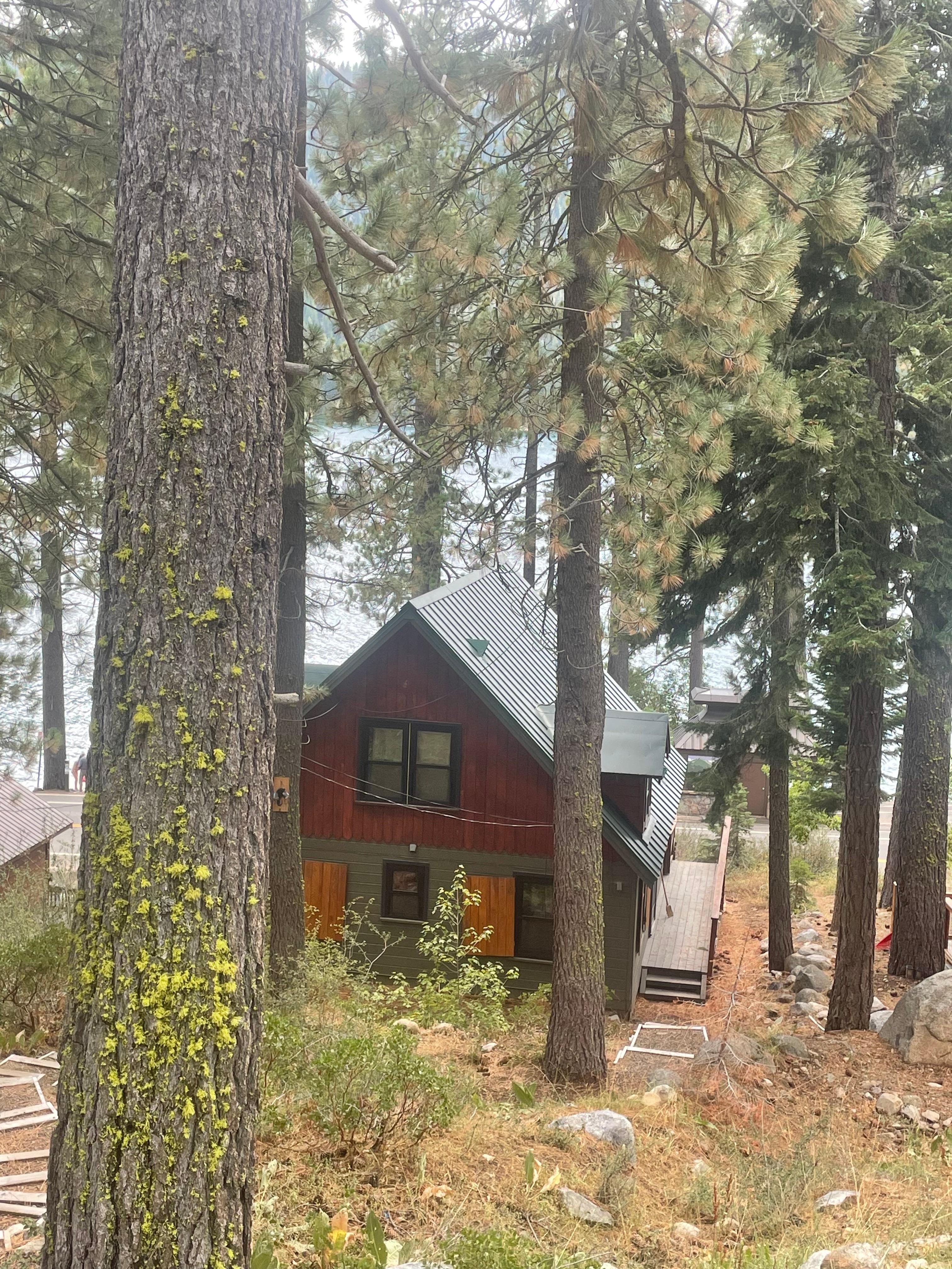 View of house from where you park. You don’t see the house looking like this, you are parked in the wrong spot. 
