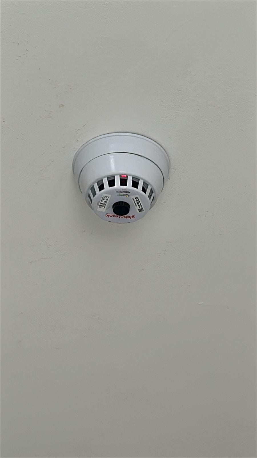 sensor de fumaça, ligado, mesmo sem fumar