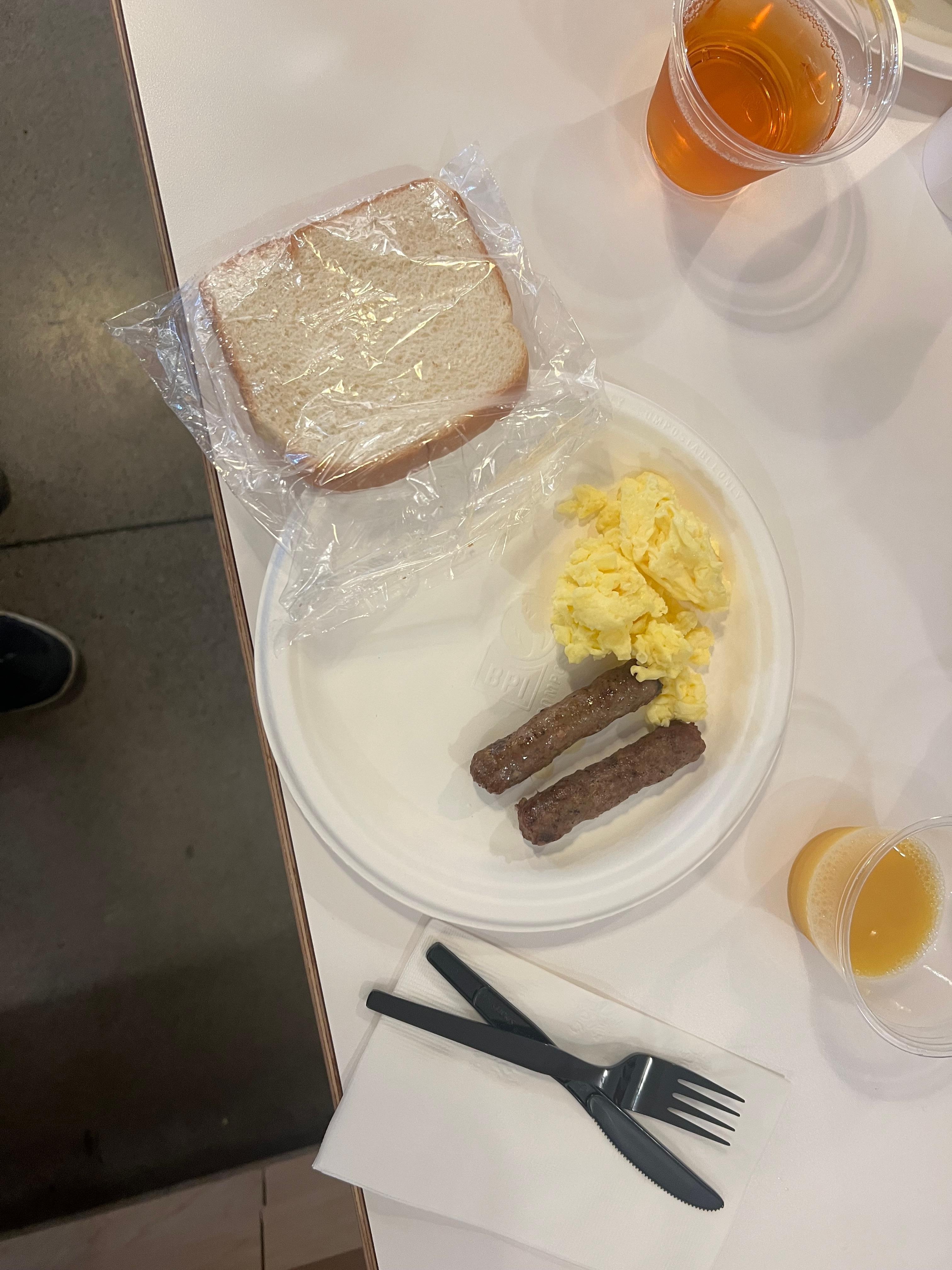 Plastikk og eggerøre basert på pulver. 