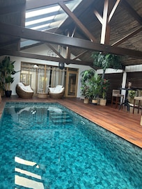 Piscine intérieure chauffée