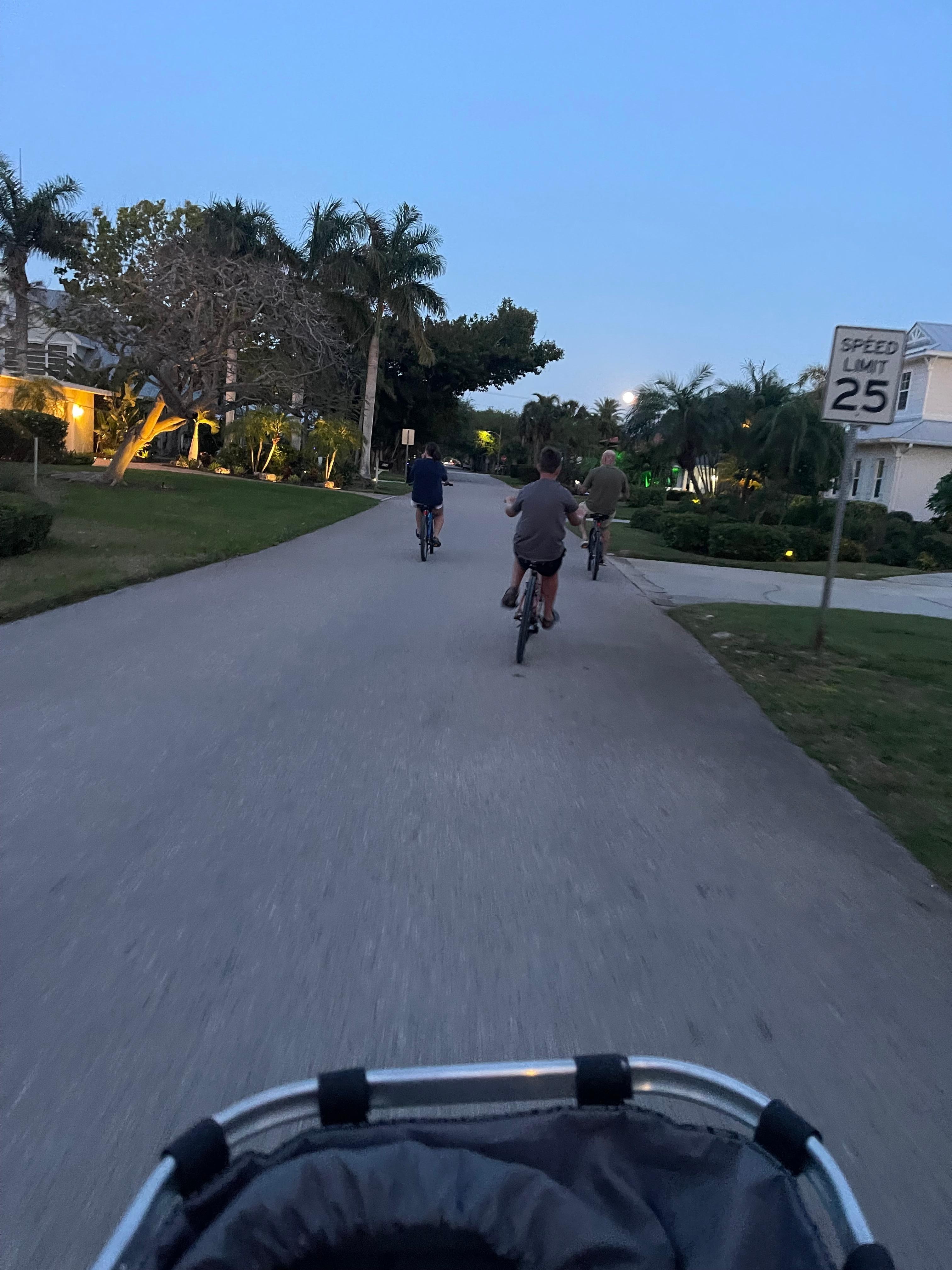 An evening ride to get ice cream and watch the sunset from Venice Beach 