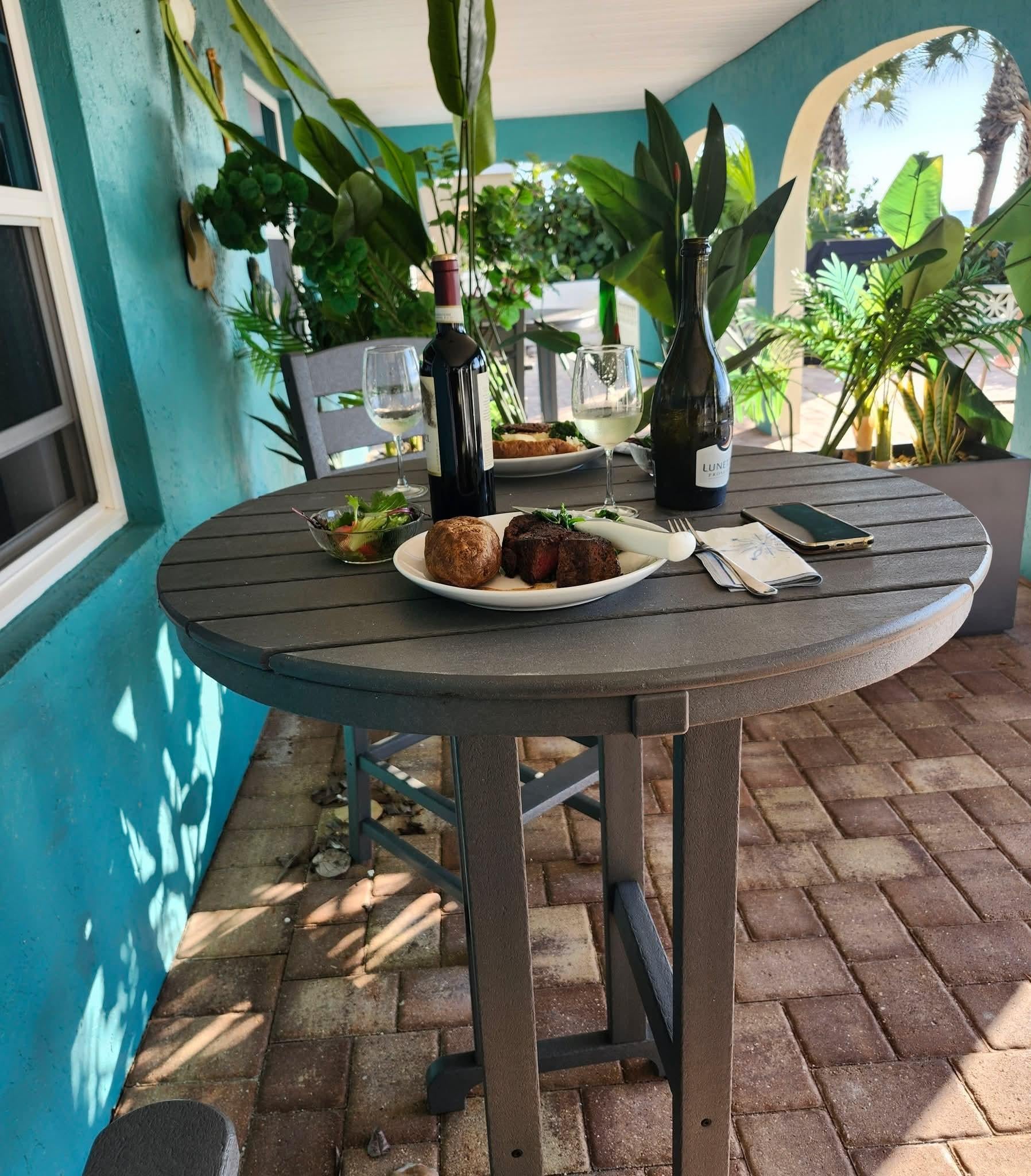 Outdoor dining on the terrace
