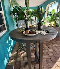 Outdoor dining on the terrace