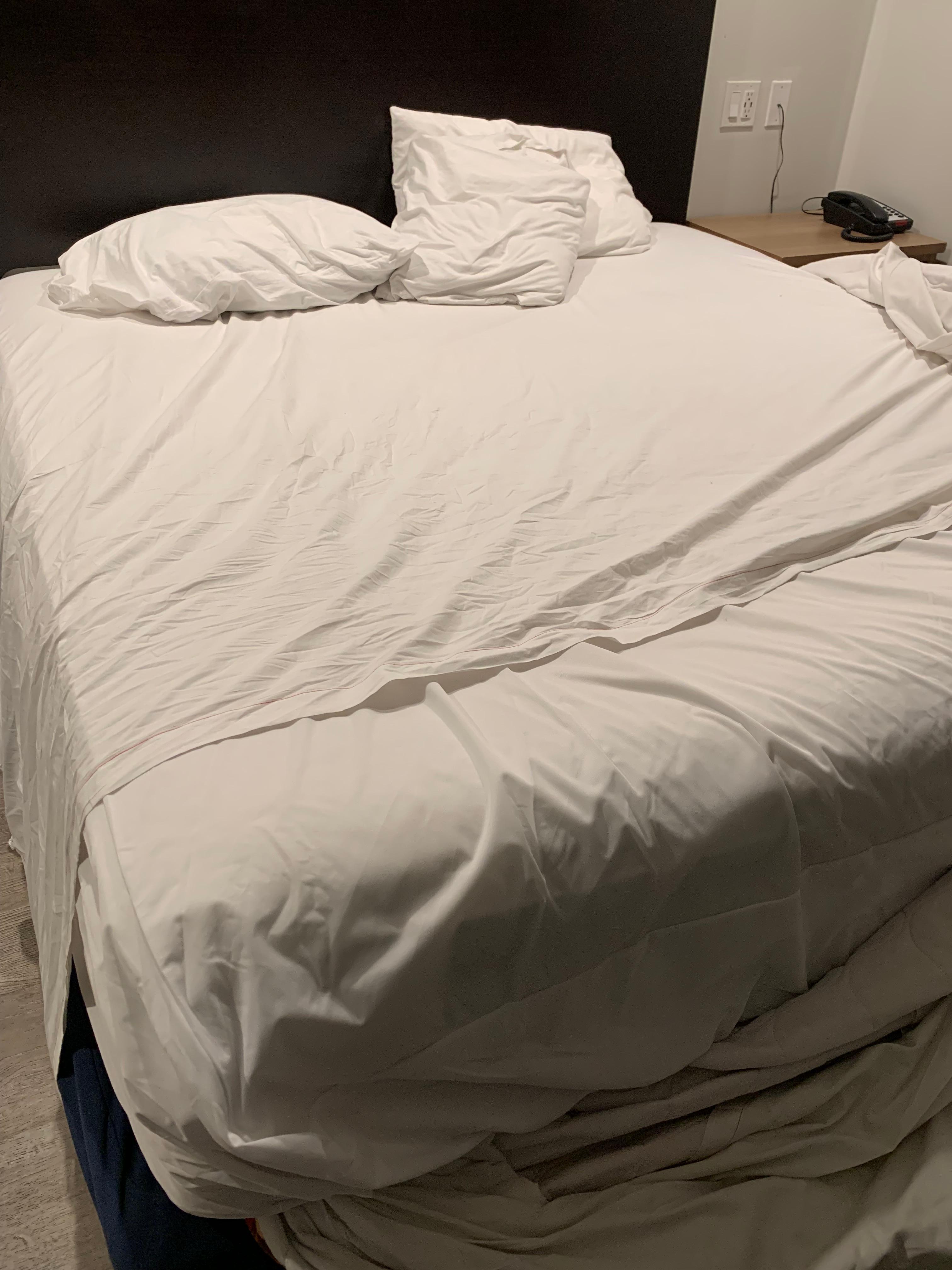 No fitted sheet on the King size mattress. My skin was directly exposed to the sketchy looking mattress cover.