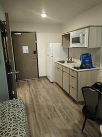 the rooms are new but NOT clean. Pictures did not show the footprints you leave when you walk on floor.