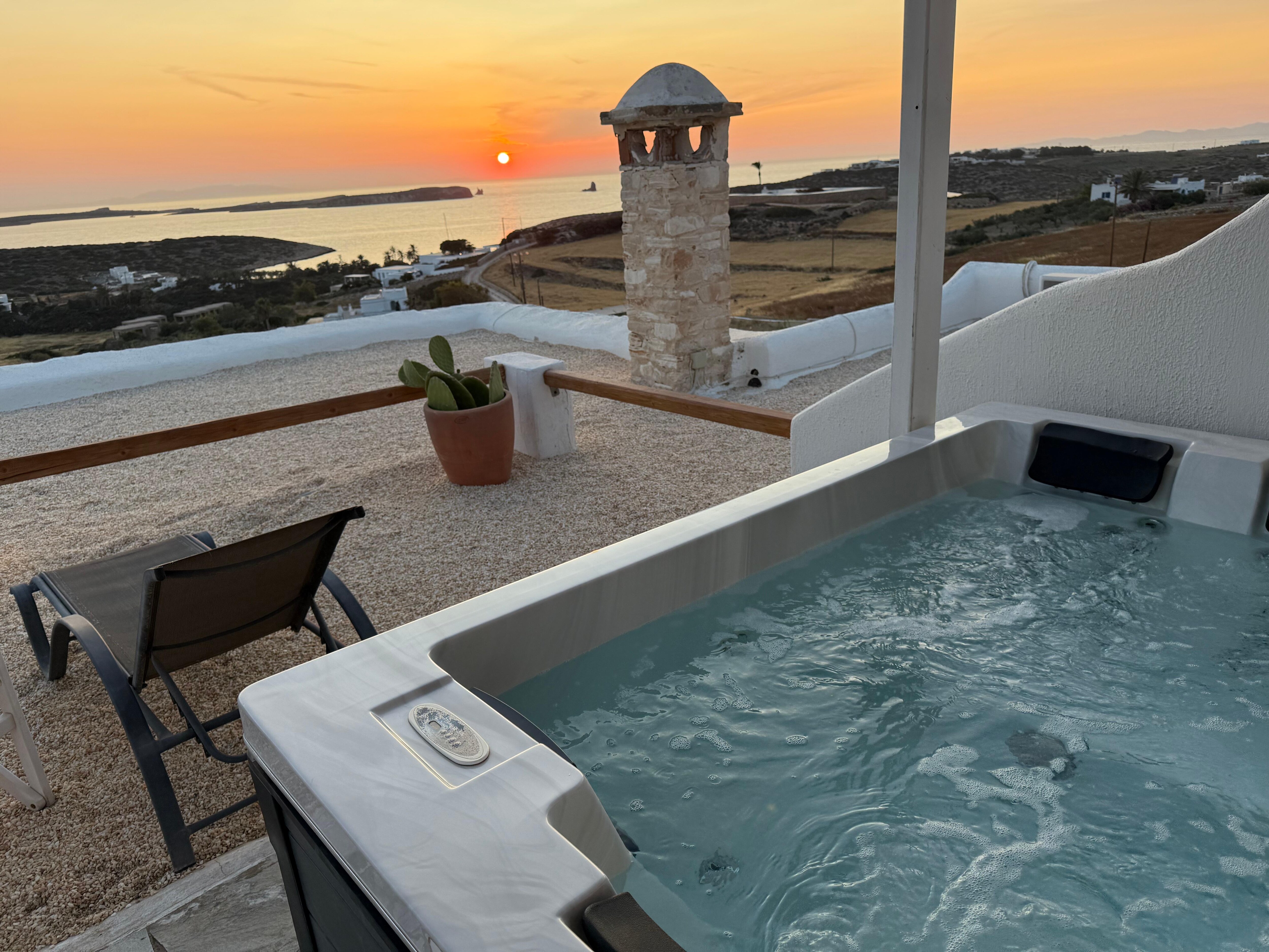 Private rooftop hottub for sunset