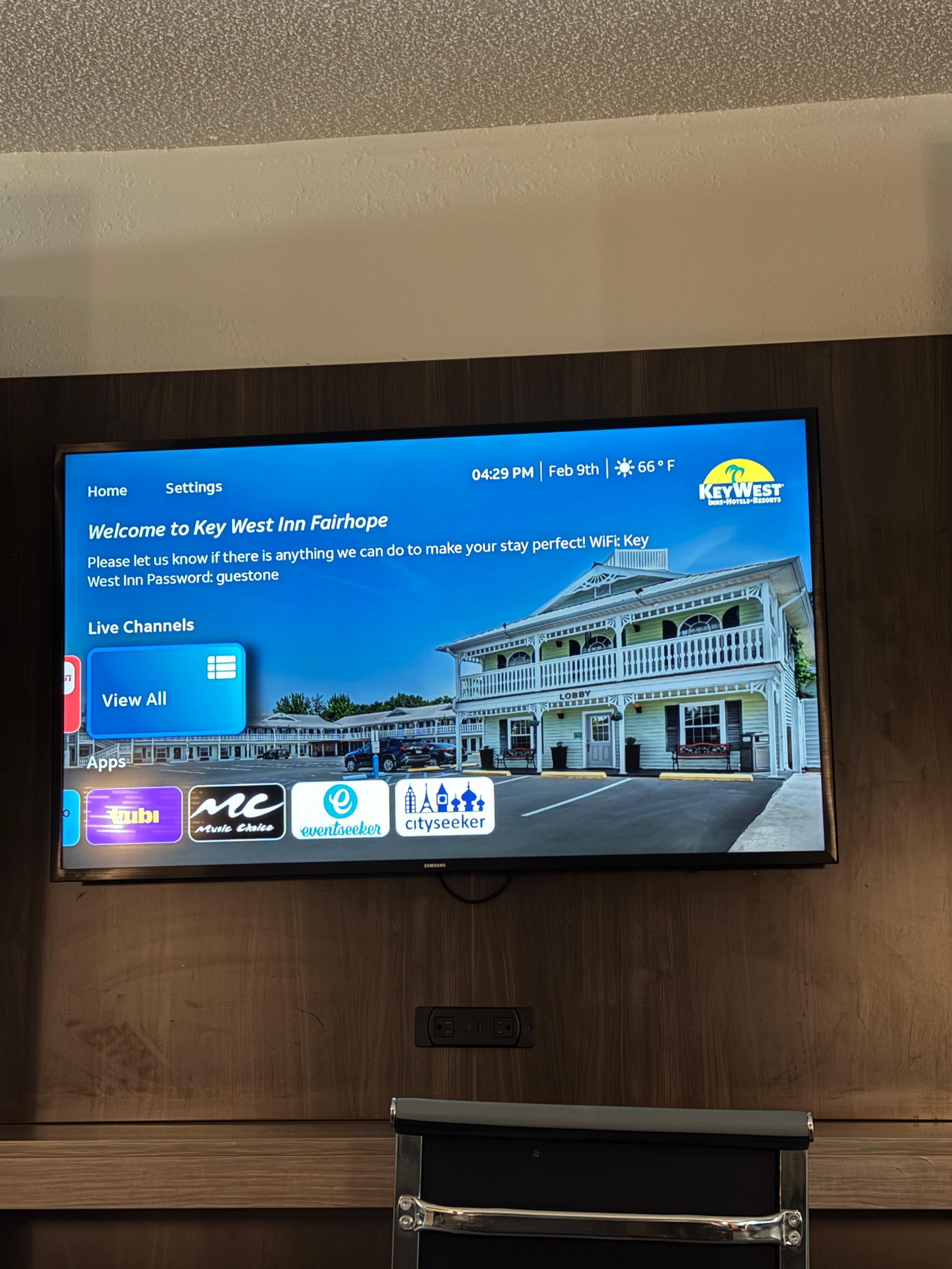 TV was decent. Bed was comfortable with plenty of pillows.
Breakfast smells good but unfortunately I couldn't eat due to my procedure at the surgery center.