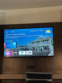 TV was decent. Bed was comfortable with plenty of pillows.
Breakfast smells good but unfortunately I couldn't eat due to my procedure at the surgery center.