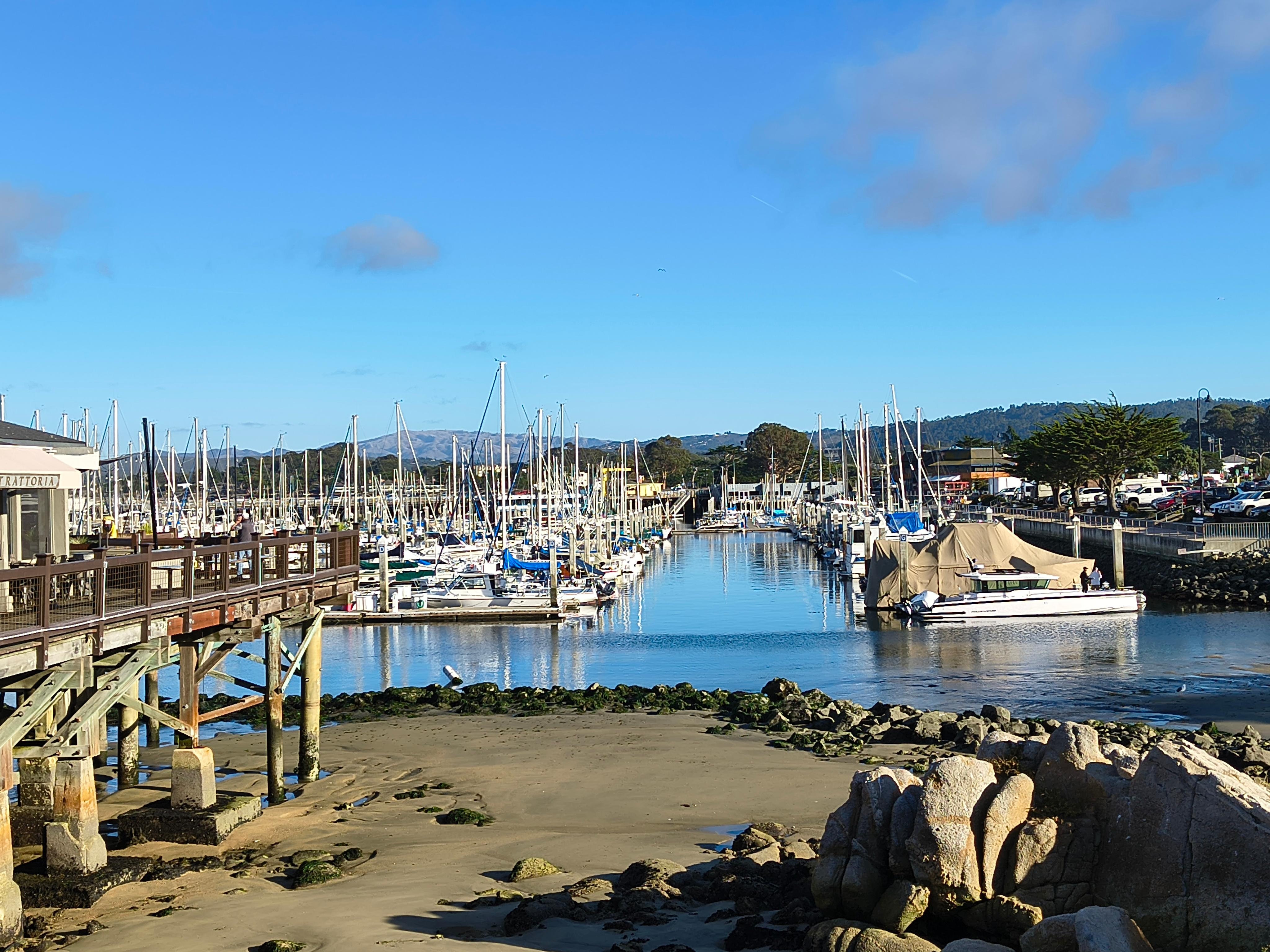 At the wharf. The scenery and food were beautiful and delicious 😋
