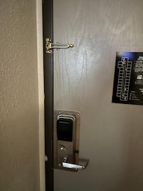 No security lock present