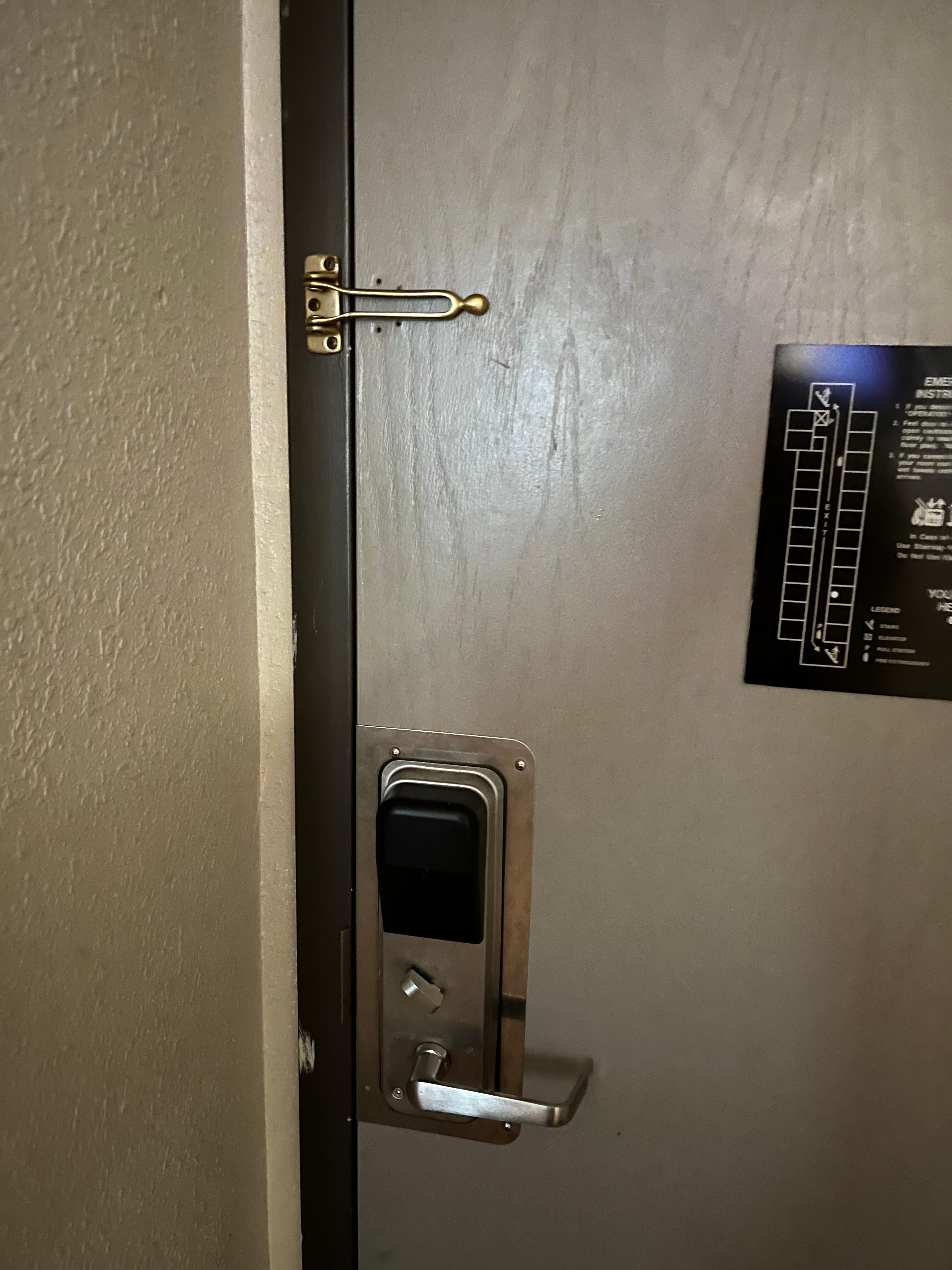 No security lock present