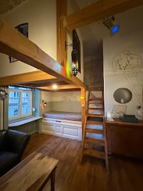 左上が寝室になってます。