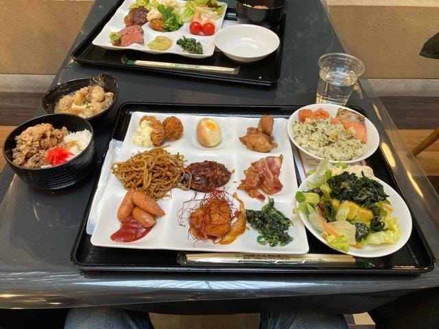 美味しそうでつい取り過ぎた朝食
味濃い目