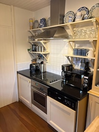 The kitchen was well stocked, we were able to cook several meals.