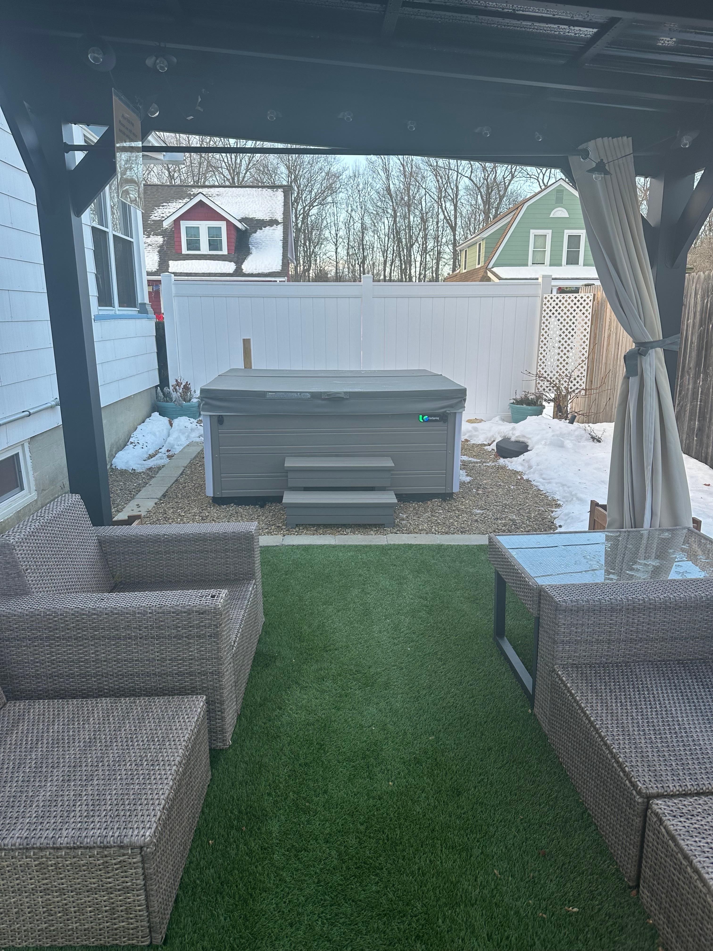 Hot tub/outdoor area