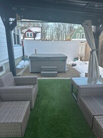 Hot tub/outdoor area