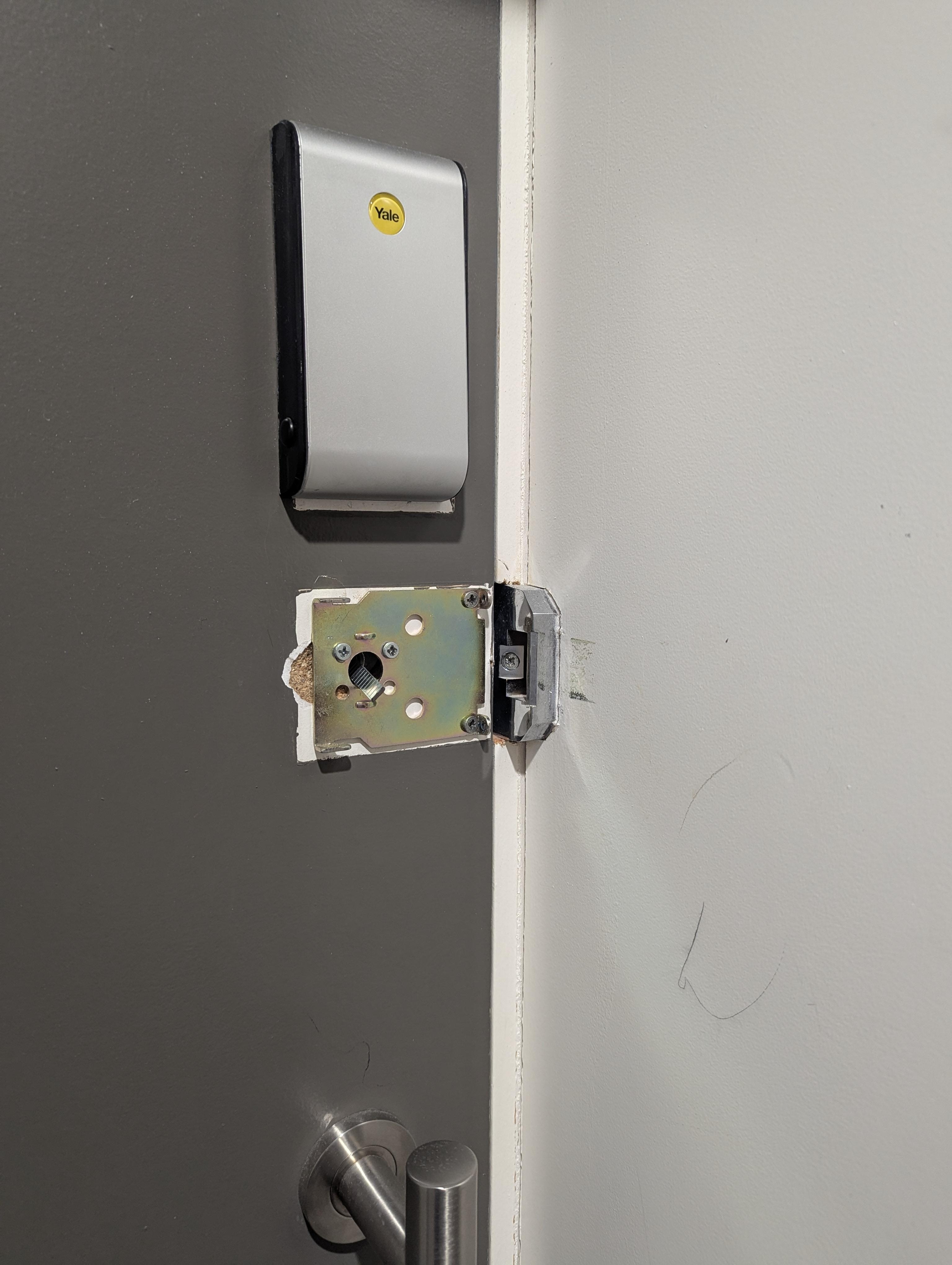 Inside portion of lock missing.