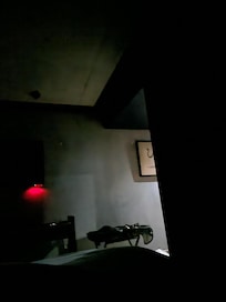 La lumiÚre présente et impossible à couper car indiquant l'issue de secours